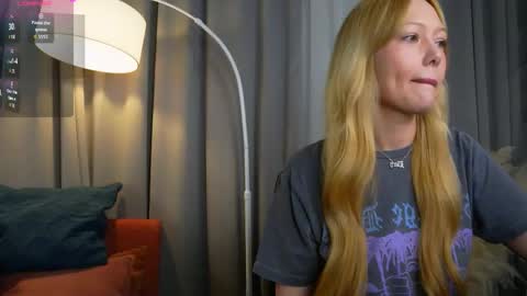 LIana online show from June 6, 9:21 pm