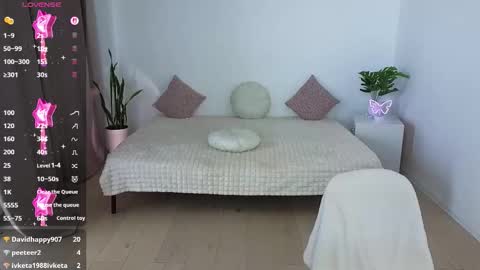 Snapshot of nika_light chatting on October 16, 11:24 am Nika light online show from October 16, 11:24 am