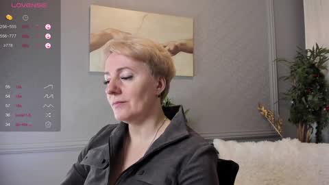 Snapshot of nika_smit chatting on December 24, 9:06 am Nika online show from December 24, 9:06 am