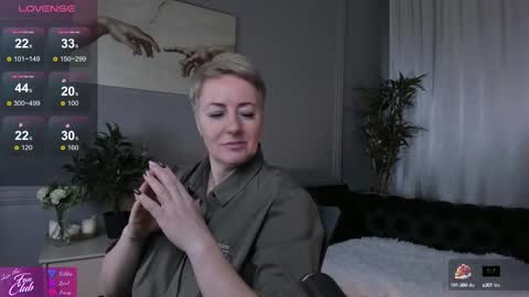 Snapshot of nika_smit chatting on February 21, 9:45 am Nika online show from February 21, 9:45 am