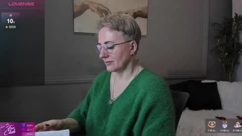 Snapshot of nika_smit chatting on February 15, 5:30 am Nika online show from February 15, 5:30 am