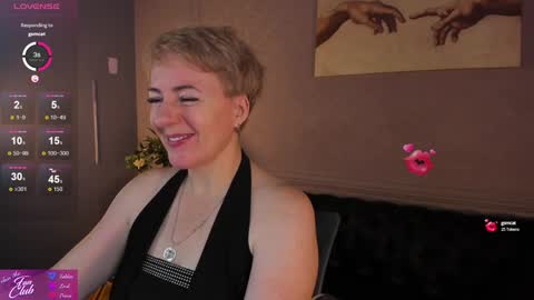 Snapshot of nika_smit chatting on December 8, 5:39 am Nika online show from December 8, 5:39 am