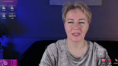 Snapshot of nika_smit chatting on December 6, 8:26 am Nika online show from December 6, 8:26 am
