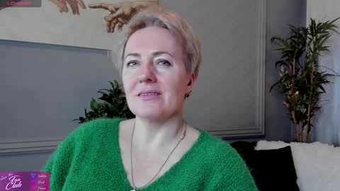 Snapshot of nika_smit chatting on February 7, 10:08 am Nika online show from February 7, 10:08 am