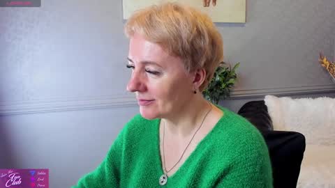 Snapshot of nika_smit chatting on December 23, 9:59 am Nika online show from December 23, 9:59 am