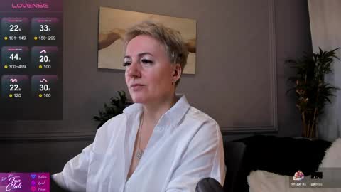 Snapshot of nika_smit chatting on February 23, 5:39 am Nika online show from February 23, 5:39 am