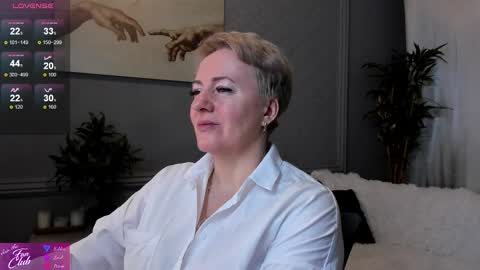 Snapshot of nika_smit chatting on March 1, 5:42 am Nika online show from March 1, 5:42 am