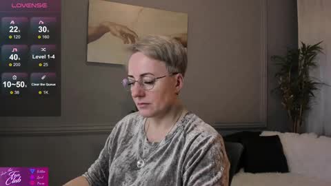 Snapshot of nika_smit chatting on February 16, 5:37 am Nika online show from February 16, 5:37 am