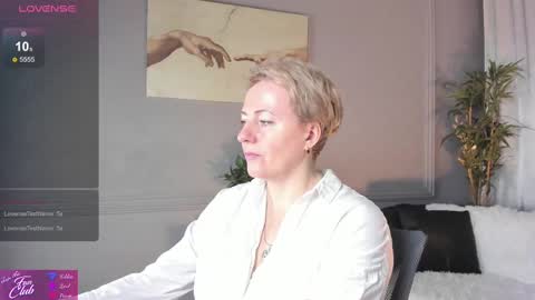 Snapshot of nika_smit chatting on February 9, 5:08 am Nika online show from February 9, 5:08 am