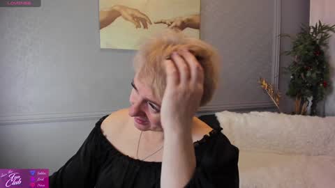 Snapshot of nika_smit chatting on December 22, 5:23 am Nika online show from December 22, 5:23 am
