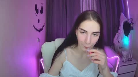 nikastarkk online show from October 24, 7:10 pm