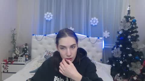 nikastarkk online show from December 8, 7:22 pm