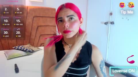 Snapshot of niki_santana chatting on December 20, 8:23 pm niki online show from December 20, 8:23 pm