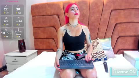Snapshot of niki_santana chatting on December 23, 9:08 pm niki online show from December 23, 9:08 pm