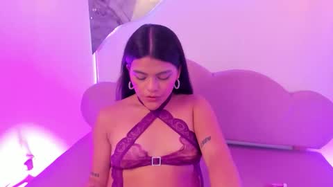 NIKI online show from May 8, 2:09 pm