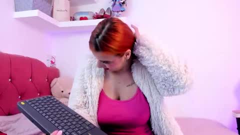 Snapshot of nikii_28 chatting on March 5, 12:00 pm Nikii online show from March 5, 12:00 pm