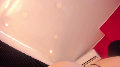 nikii_white online show from December 14, 8:29 pm