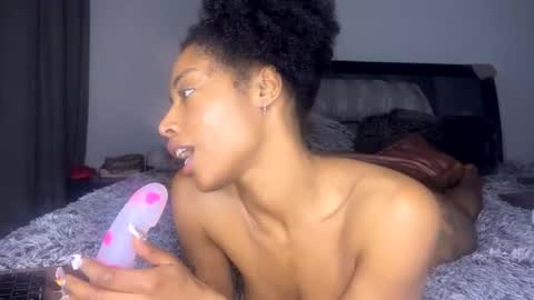 nikitalove104 online show from December 15, 11:32 pm