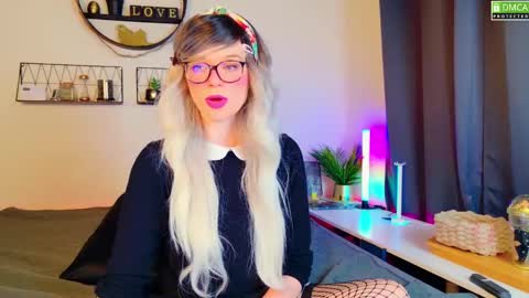 Snapshot of nikki_goldberg chatting on February 19, 8:41 pm Kitty Chatte online show from February 19, 8:41 pm