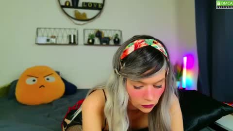 Snapshot of nikki_goldberg chatting on December 15, 8:36 pm Kitty Chatte online show from December 15, 8:36 pm