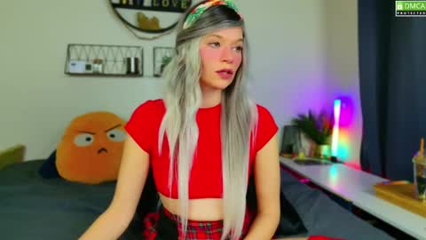 Snapshot of nikki_goldberg chatting on December 11, 8:39 pm Kitty Chatte online show from December 11, 8:39 pm
