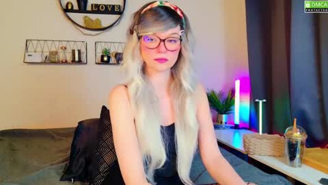 Snapshot of nikki_goldberg chatting on February 23, 7:38 am Kitty Chatte online show from February 23, 7:38 am