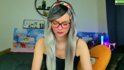 Snapshot of nikki_goldberg chatting on December 26, 8:28 am Kitty Chatte online show from December 26, 8:28 am
