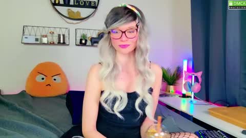 Snapshot of nikki_goldberg chatting on January 22, 8:38 pm Kitty Chatte online show from January 22, 8:38 pm