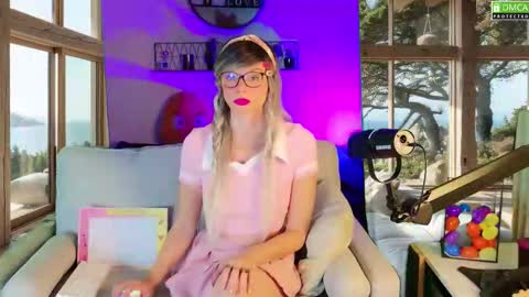 Snapshot of nikki_goldberg chatting on October 11, 9:14 am Kitty Chatte online show from October 11, 9:14 am