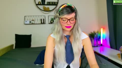 Snapshot of nikki_goldberg chatting on December 6, 8:39 pm Kitty Chatte online show from December 6, 8:39 pm