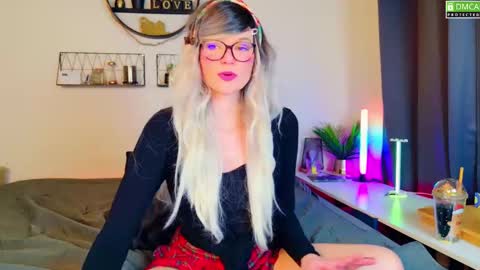 Snapshot of nikki_goldberg chatting on February 18, 8:37 pm Kitty Chatte online show from February 18, 8:37 pm