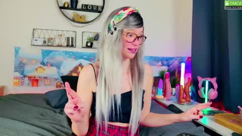 Snapshot of nikki_goldberg chatting on January 4, 7:34 am Kitty Chatte online show from January 4, 7:34 am