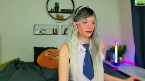 Snapshot of nikki_goldberg chatting on December 12, 9:04 pm Kitty Chatte online show from December 12, 9:04 pm