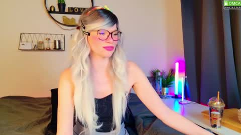 Snapshot of nikki_goldberg chatting on February 16, 8:21 am Kitty Chatte online show from February 16, 8:21 am