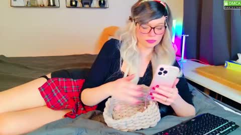 Snapshot of nikki_goldberg chatting on February 20, 8:58 pm Kitty Chatte online show from February 20, 8:58 pm