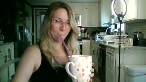 nikkib653466 online show from April 10, 5:19 pm