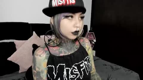 Snapshot of nikkiramone chatting on February 27, 2:42 am Nikki Ramone online show from February 27, 2:42 am
