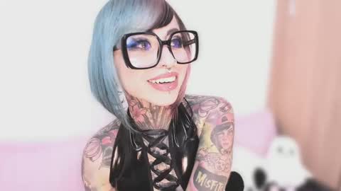 Nikki Ramone   online show from October 3, 11:54 pm