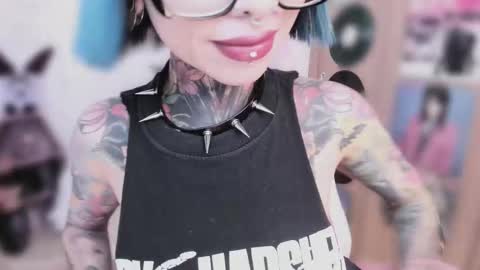 Nikki Ramone   online show from March 26, 11:34 am