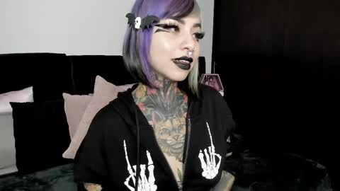 Snapshot of nikkiramone chatting on March 5, 2:36 am Nikki Ramone online show from March 5, 2:36 am