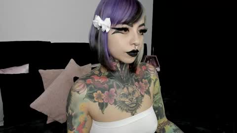 Snapshot of nikkiramone chatting on March 4, 2:27 am Nikki Ramone online show from March 4, 2:27 am