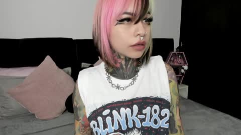 Snapshot of nikkiramone chatting on February 3, 8:02 am Nikki Ramone online show from February 3, 8:02 am