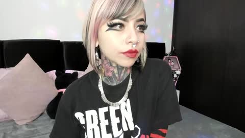 Snapshot of nikkiramone chatting on December 11, 10:03 am Nikki Ramone online show from December 11, 10:03 am