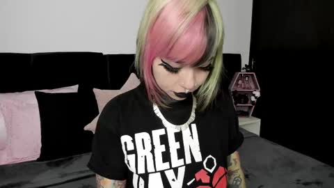 Snapshot of nikkiramone chatting on February 11, 6:40 am Nikki Ramone online show from February 11, 6:40 am