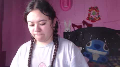 Snapshot of nikkirous_ chatting on February 4, 2:21 pm Nikkirous online show from February 4, 2:21 pm