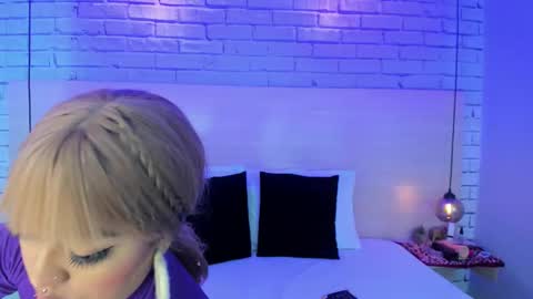 Nikky Dean online show from September 11, 3:18 am