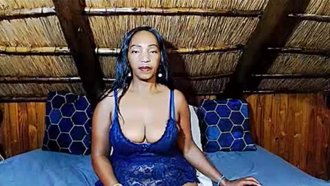 nikkyjigglesx online show from March 12, 11:40 pm