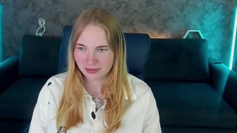 nikkyreyyy online show from May 17, 1:21 pm