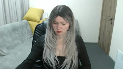 nikkysnow online show from October 24, 8:32 am