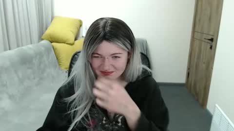 nikkysnow online show from October 18, 8:17 am